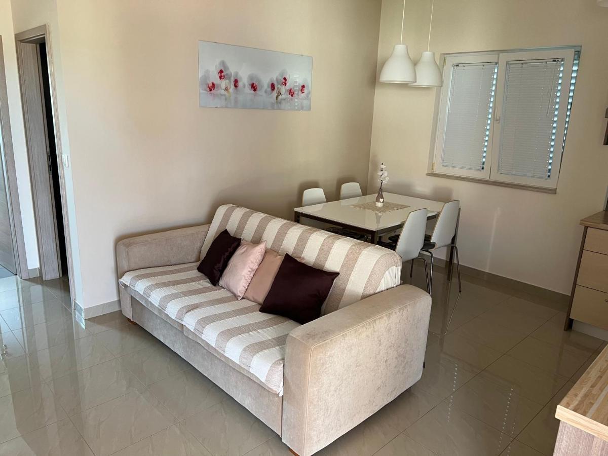 Apartmani Nina I Niko Ugljan Habitación foto
