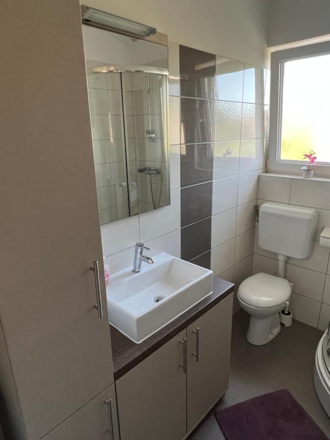Apartmani Nina I Niko Ugljan Habitación foto