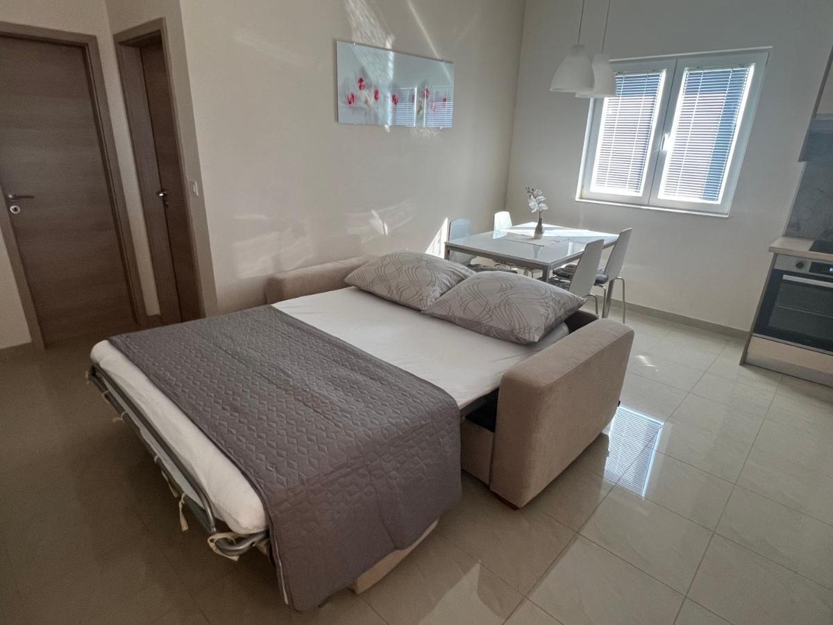 Apartmani Nina I Niko Ugljan Habitación foto