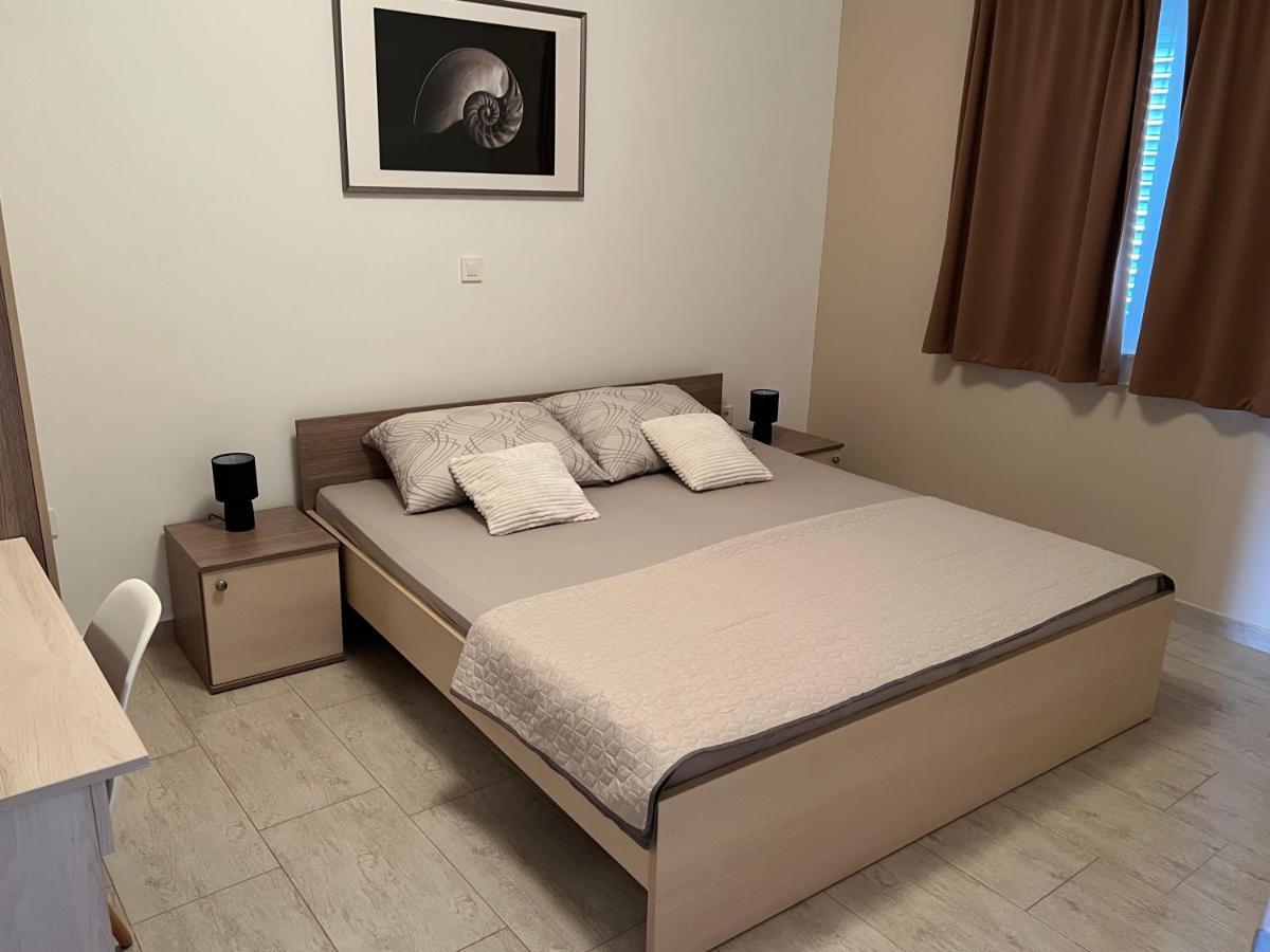 Apartmani Nina I Niko Ugljan Habitación foto